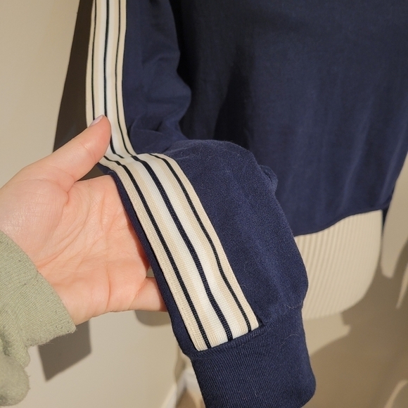 TNA Aritzia | xxs | cropped top | stripped sleeves | Navy blue - Picture 3 of 6